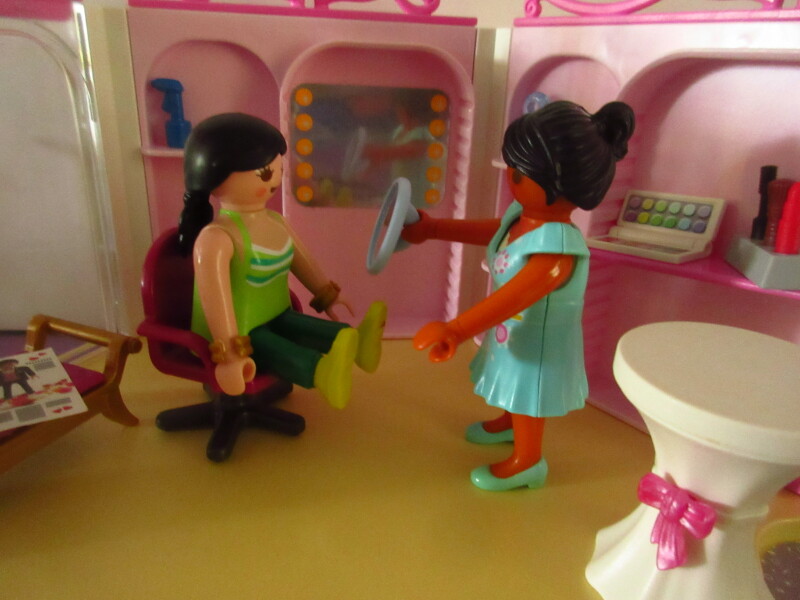 It's spring time for the Playmobil people in our house...