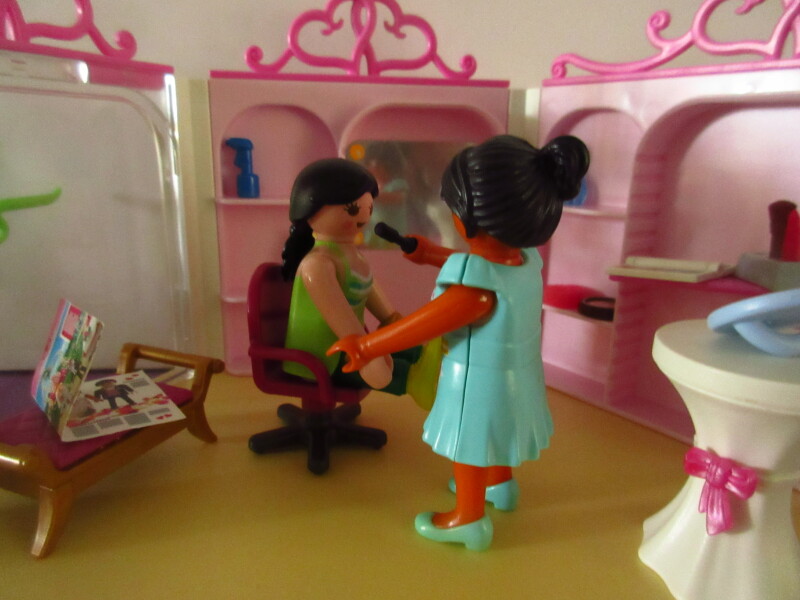 It's spring time for the Playmobil people in our house...