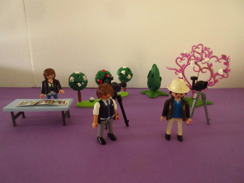 It's spring time for the Playmobil people in our house...