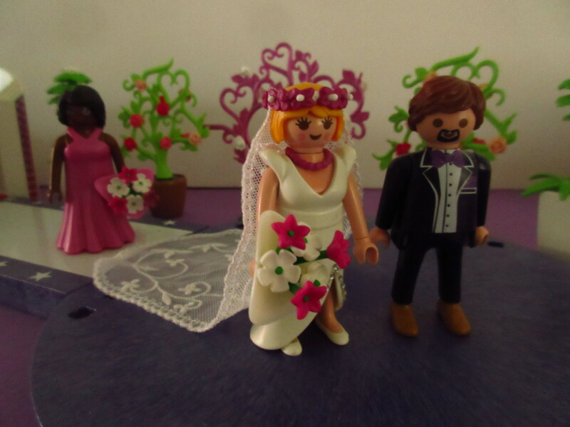 It's spring time for the Playmobil people in our house...