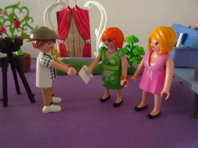 It's spring time for the Playmobil people in our house...