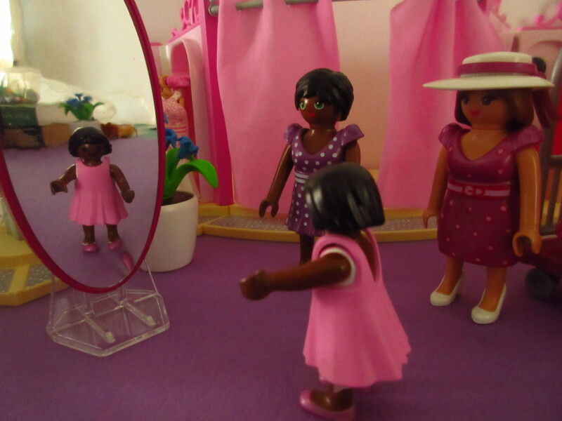 It's spring time for the Playmobil people in our house...