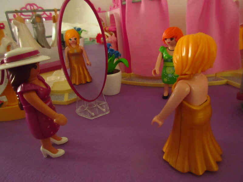 It's spring time for the Playmobil people in our house...