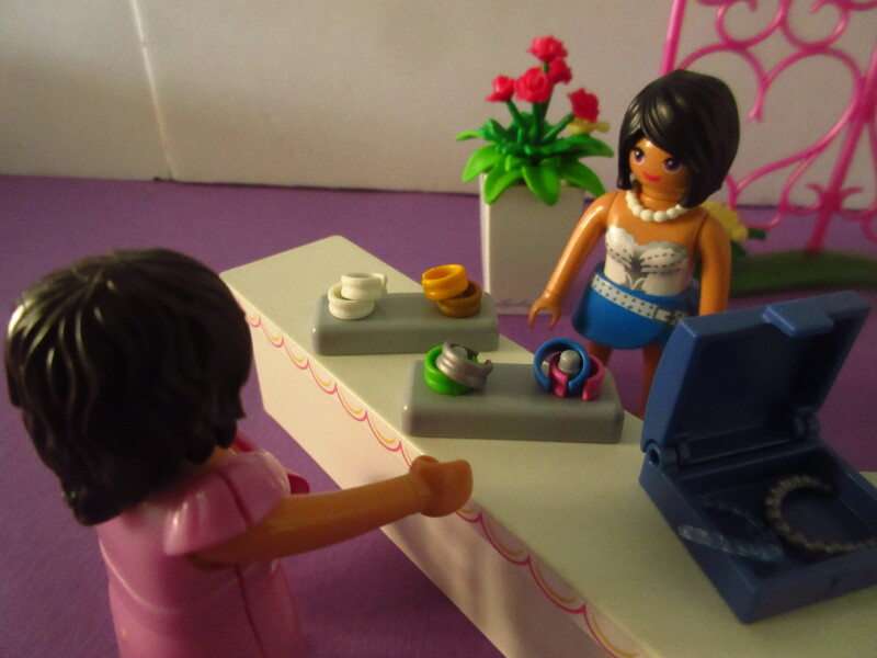 It's spring time for the Playmobil people in our house...