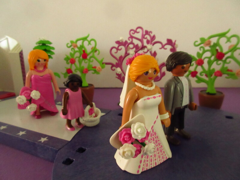 It's spring time for the Playmobil people in our house...