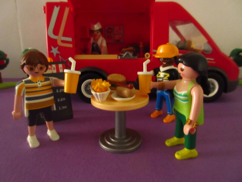 It's spring time for the Playmobil people in our house...