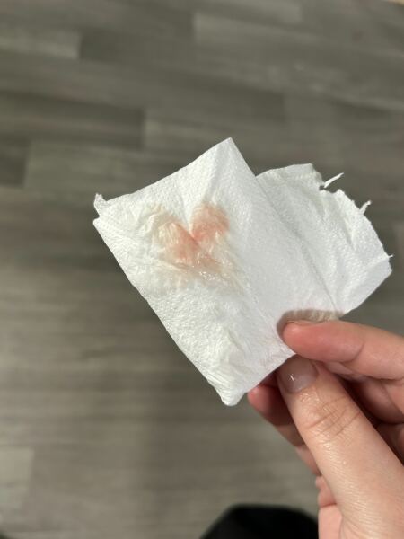 5 weeks pregnant, pink when I wipe