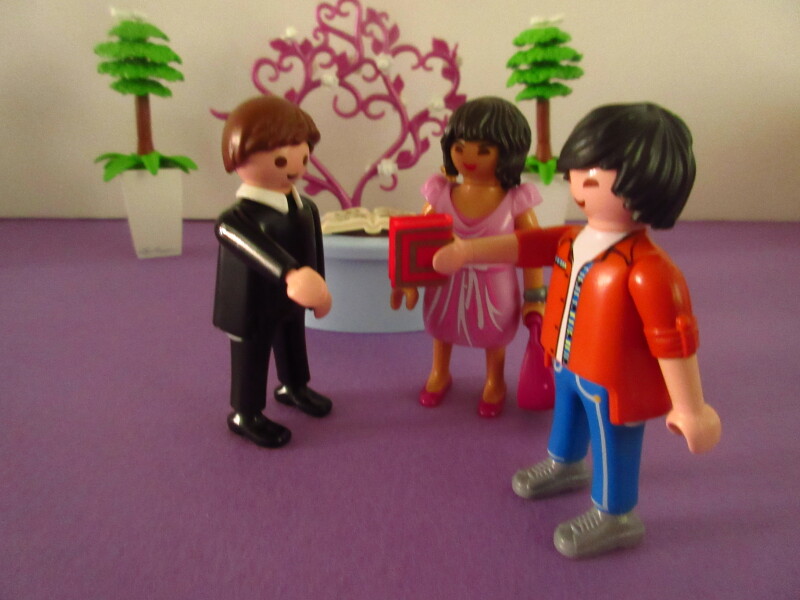 It's spring time for the Playmobil people in our house...