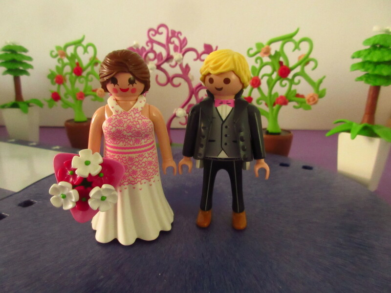 It's spring time for the Playmobil people in our house...