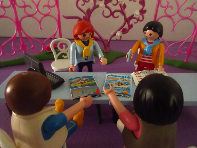 It's spring time for the Playmobil people in our house...
