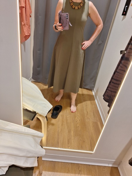 My clothes are aging me - please help?