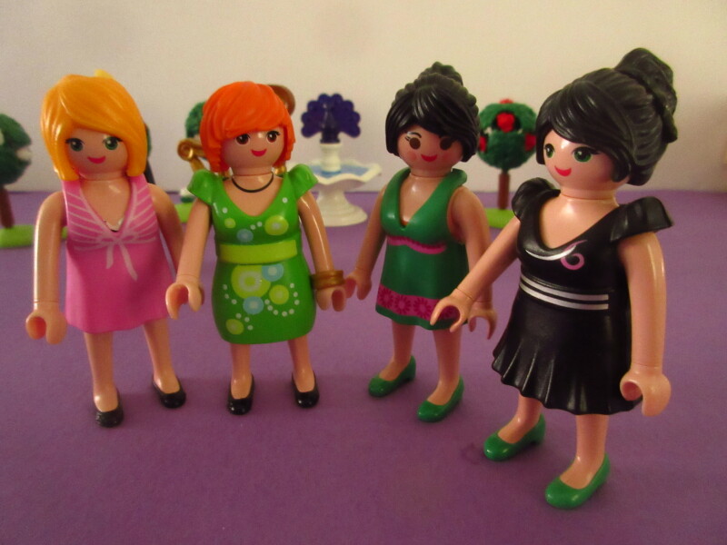 It's spring time for the Playmobil people in our house...