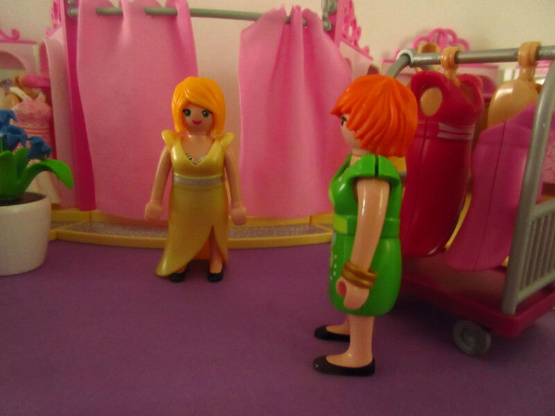 It's spring time for the Playmobil people in our house...