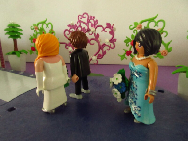 It's spring time for the Playmobil people in our house...