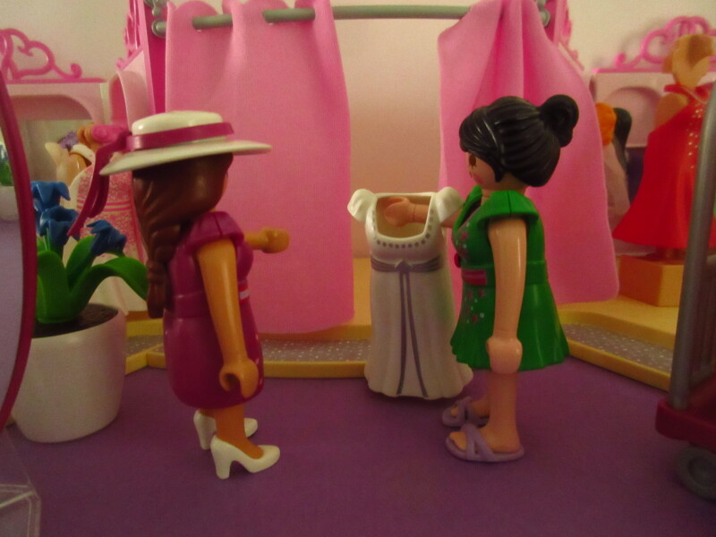 It's spring time for the Playmobil people in our house...