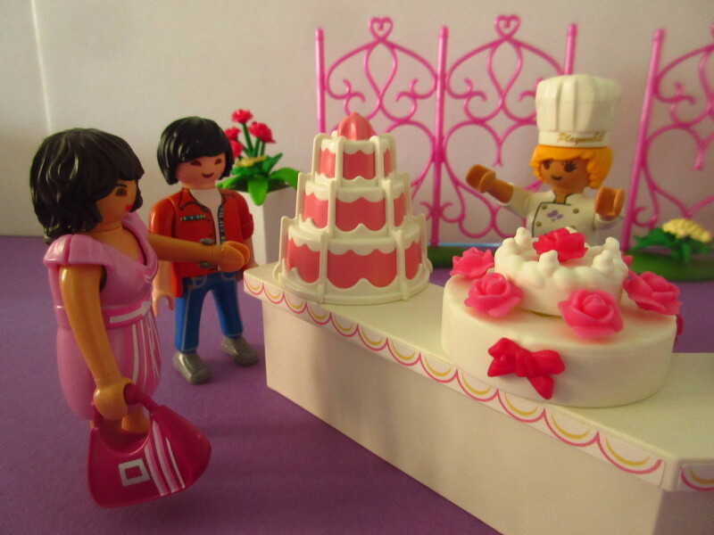 It's spring time for the Playmobil people in our house...