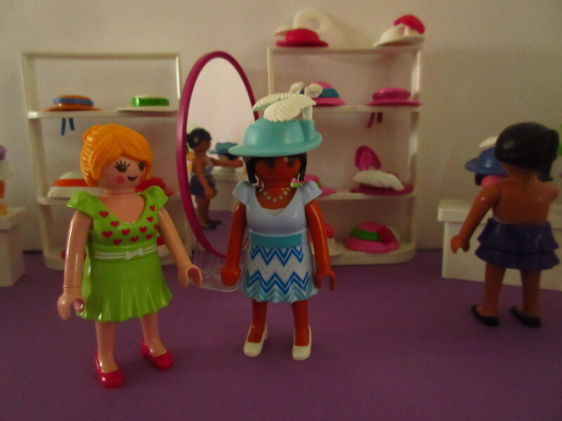 It's spring time for the Playmobil people in our house...