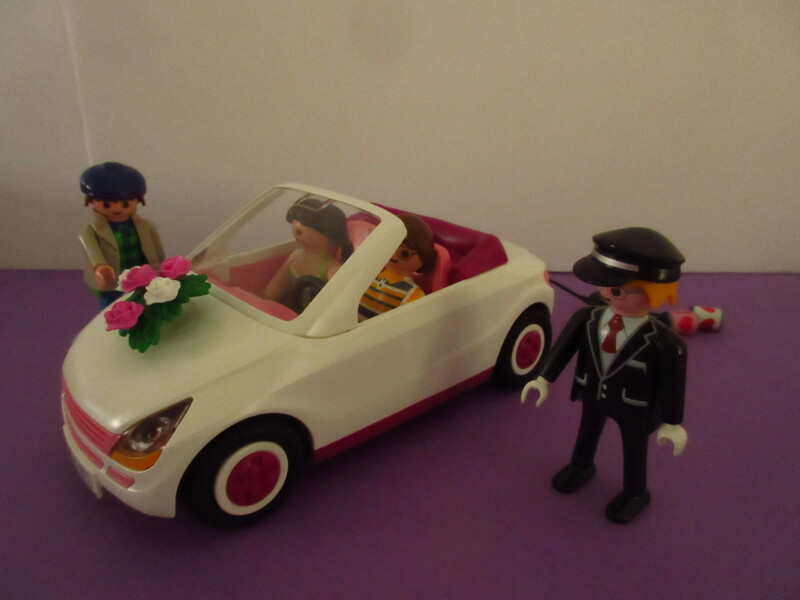 It's spring time for the Playmobil people in our house...