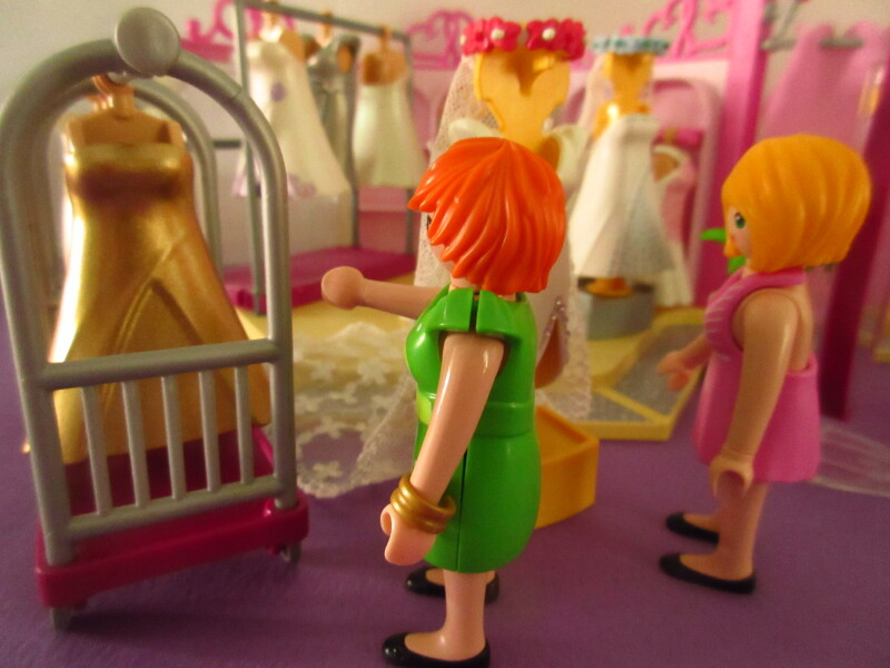 It's spring time for the Playmobil people in our house...