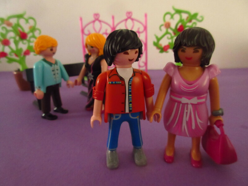 It's spring time for the Playmobil people in our house...