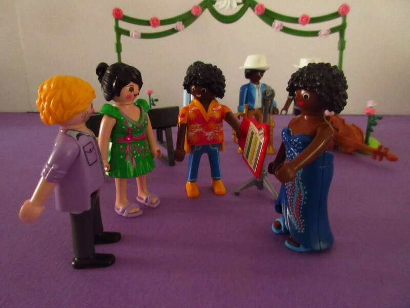 It's spring time for the Playmobil people in our house...