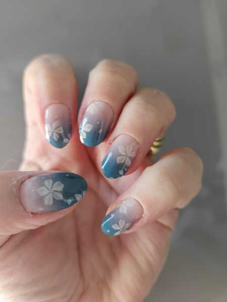 To be disappointed with this gel manicure?