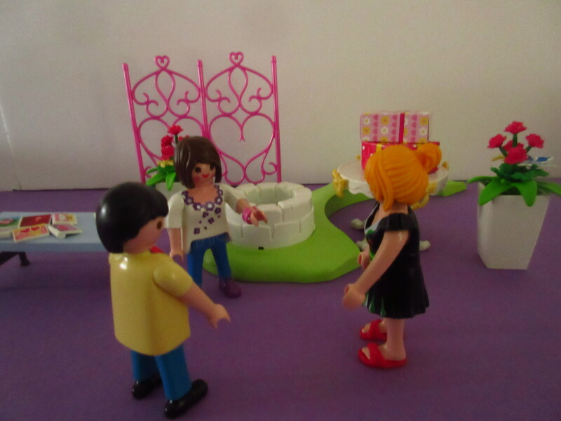 It's spring time for the Playmobil people in our house...