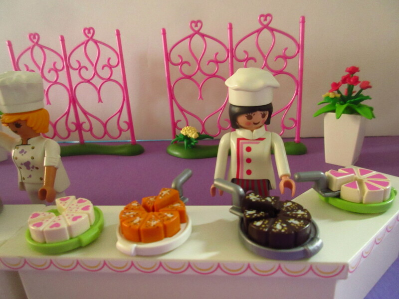 It's spring time for the Playmobil people in our house...