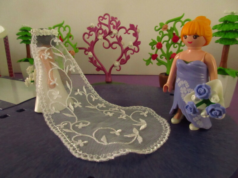 It's spring time for the Playmobil people in our house...