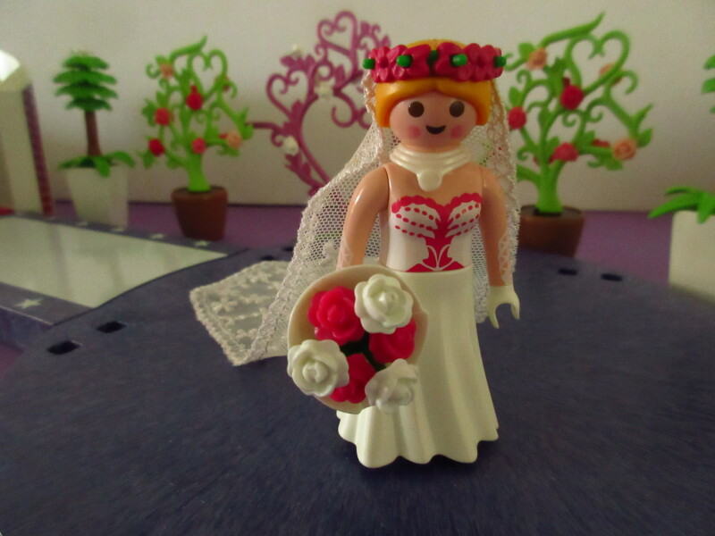 It's spring time for the Playmobil people in our house...