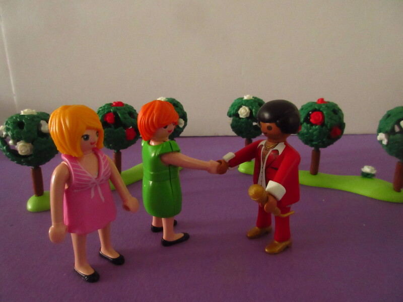It's spring time for the Playmobil people in our house...