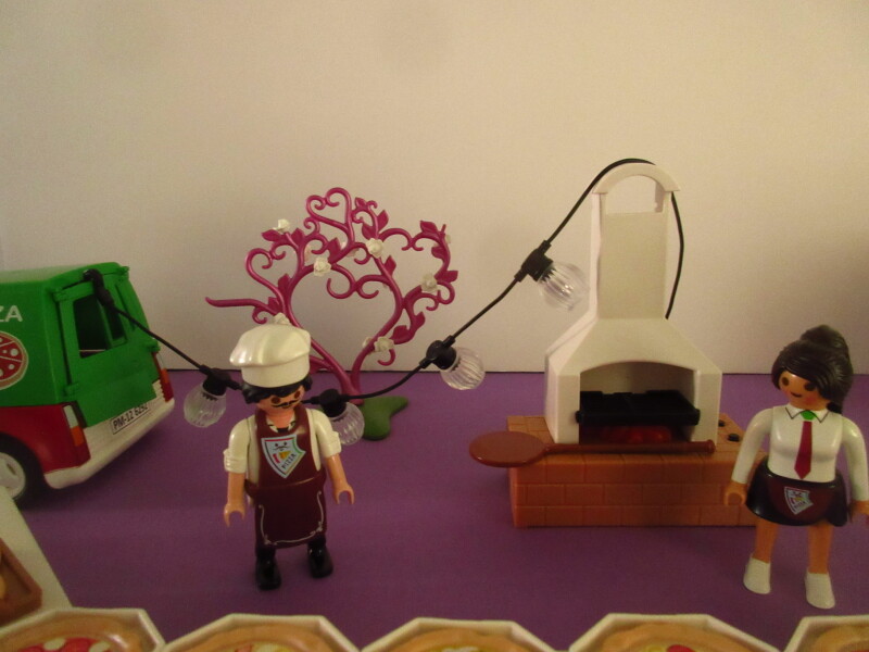 It's spring time for the Playmobil people in our house...