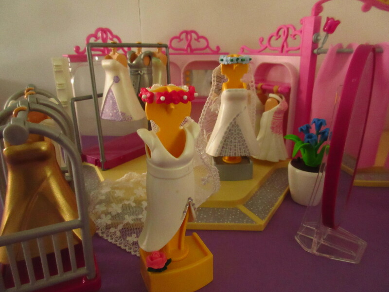 It's spring time for the Playmobil people in our house...