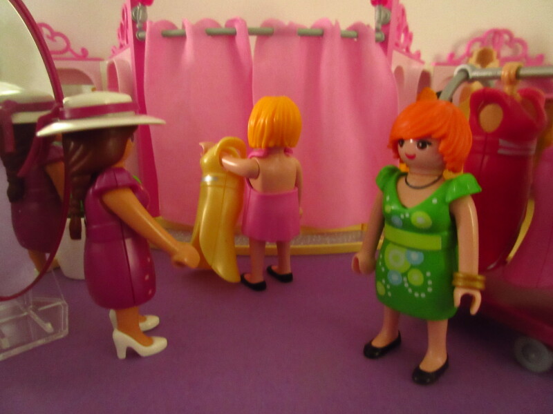 It's spring time for the Playmobil people in our house...