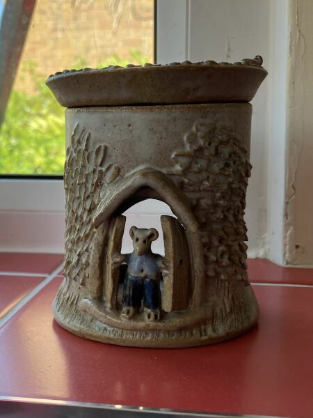 Anyone recognise this pottery from charity shop. There’s a really old label on the bottom saying Ceramic Originals, J.Johnston, Sandbach. Googled it , found nothing, but one potter called Jenn Johnston, definitely not hers, though.