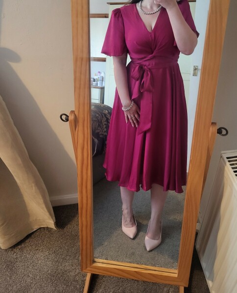 Does this wedding guest dress flatter me?
