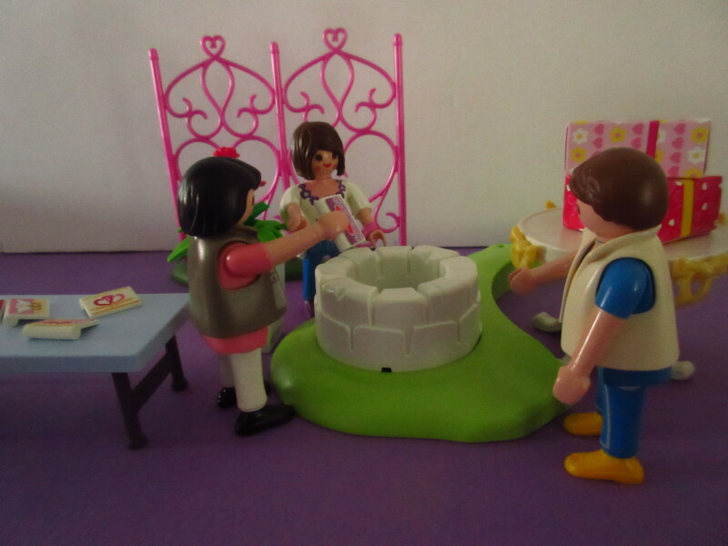It's spring time for the Playmobil people in our house...