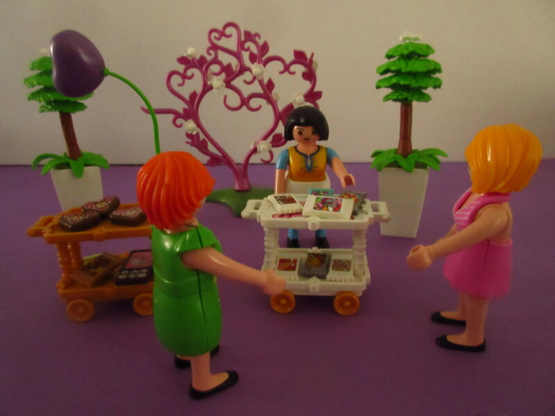 It's spring time for the Playmobil people in our house...