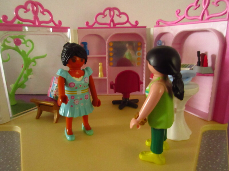It's spring time for the Playmobil people in our house...