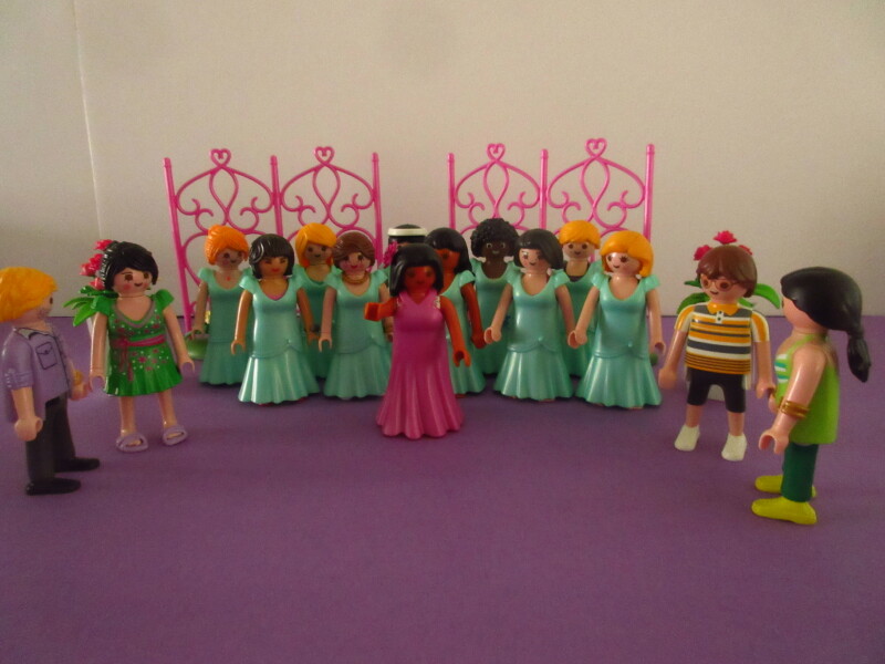 It's spring time for the Playmobil people in our house...