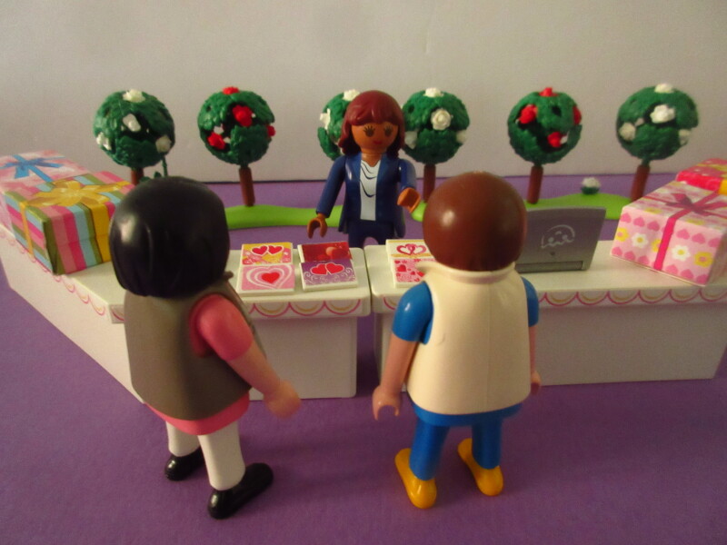It's spring time for the Playmobil people in our house...