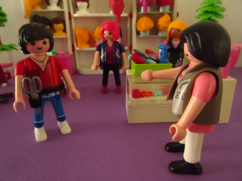 It's spring time for the Playmobil people in our house...