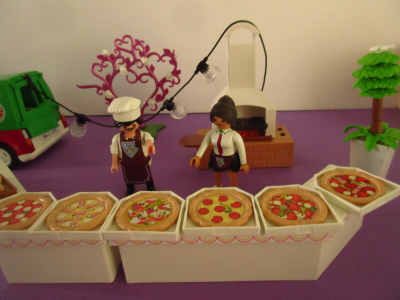 It's spring time for the Playmobil people in our house...
