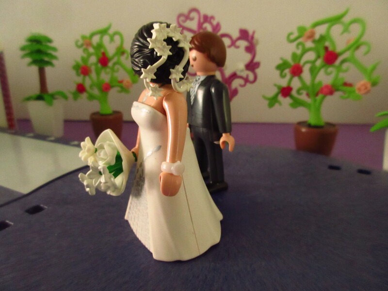 It's spring time for the Playmobil people in our house...