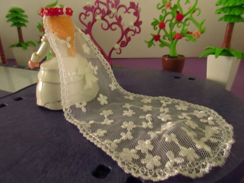 It's spring time for the Playmobil people in our house...