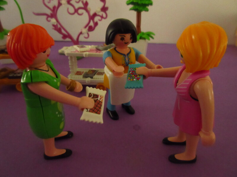 It's spring time for the Playmobil people in our house...