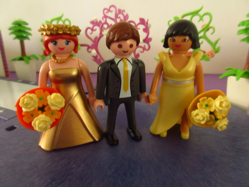 It's spring time for the Playmobil people in our house...