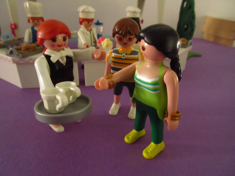It's spring time for the Playmobil people in our house...