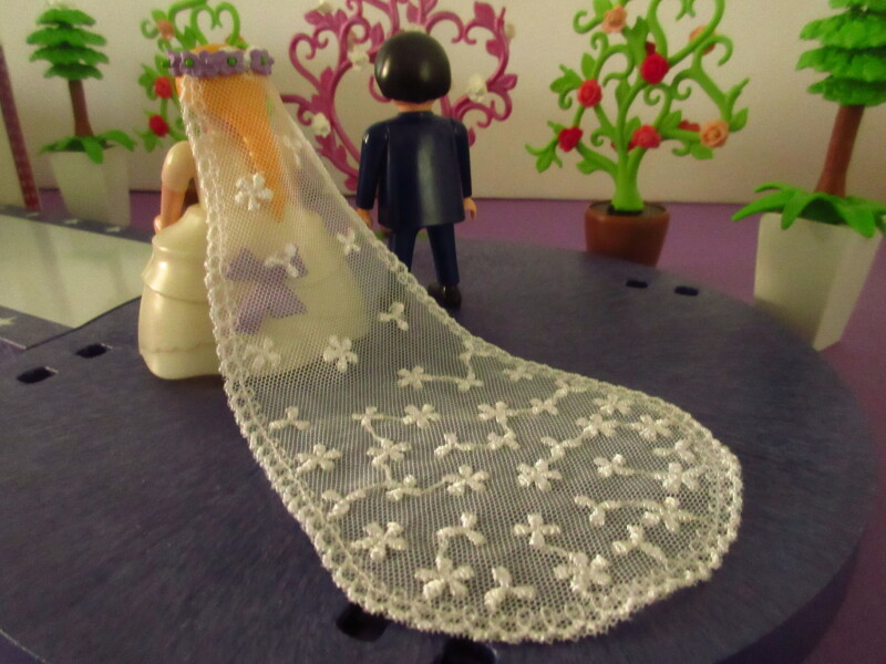 It's spring time for the Playmobil people in our house...