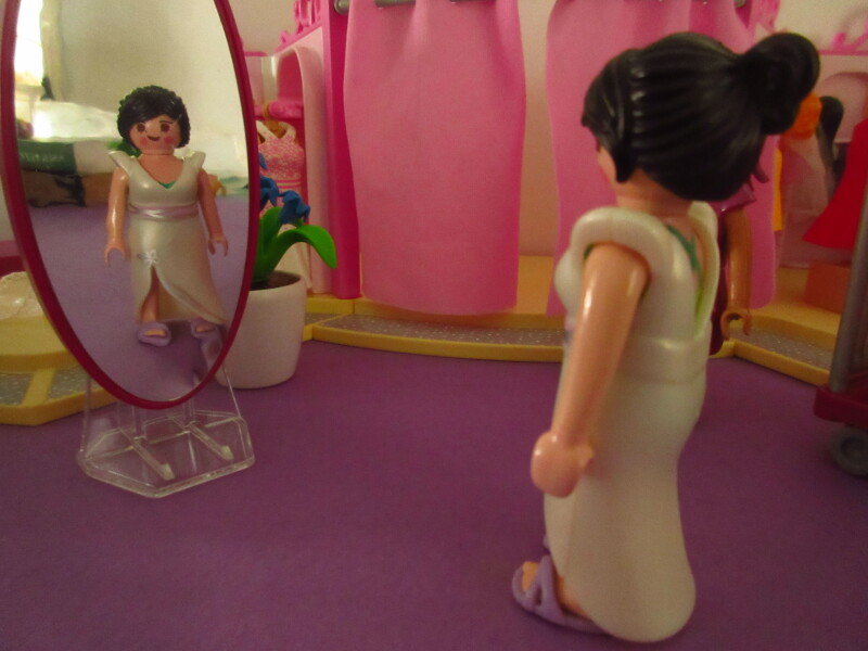 It's spring time for the Playmobil people in our house...